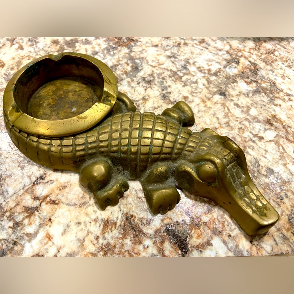 Vintage Brass Alligator Ash Tray